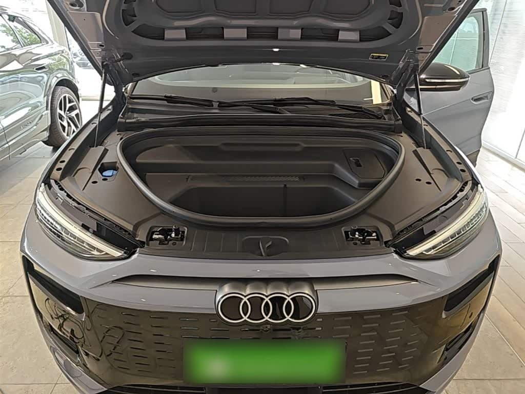 2025 Audi Q6L e-tron Red, 2,600 km, China export – photo 20