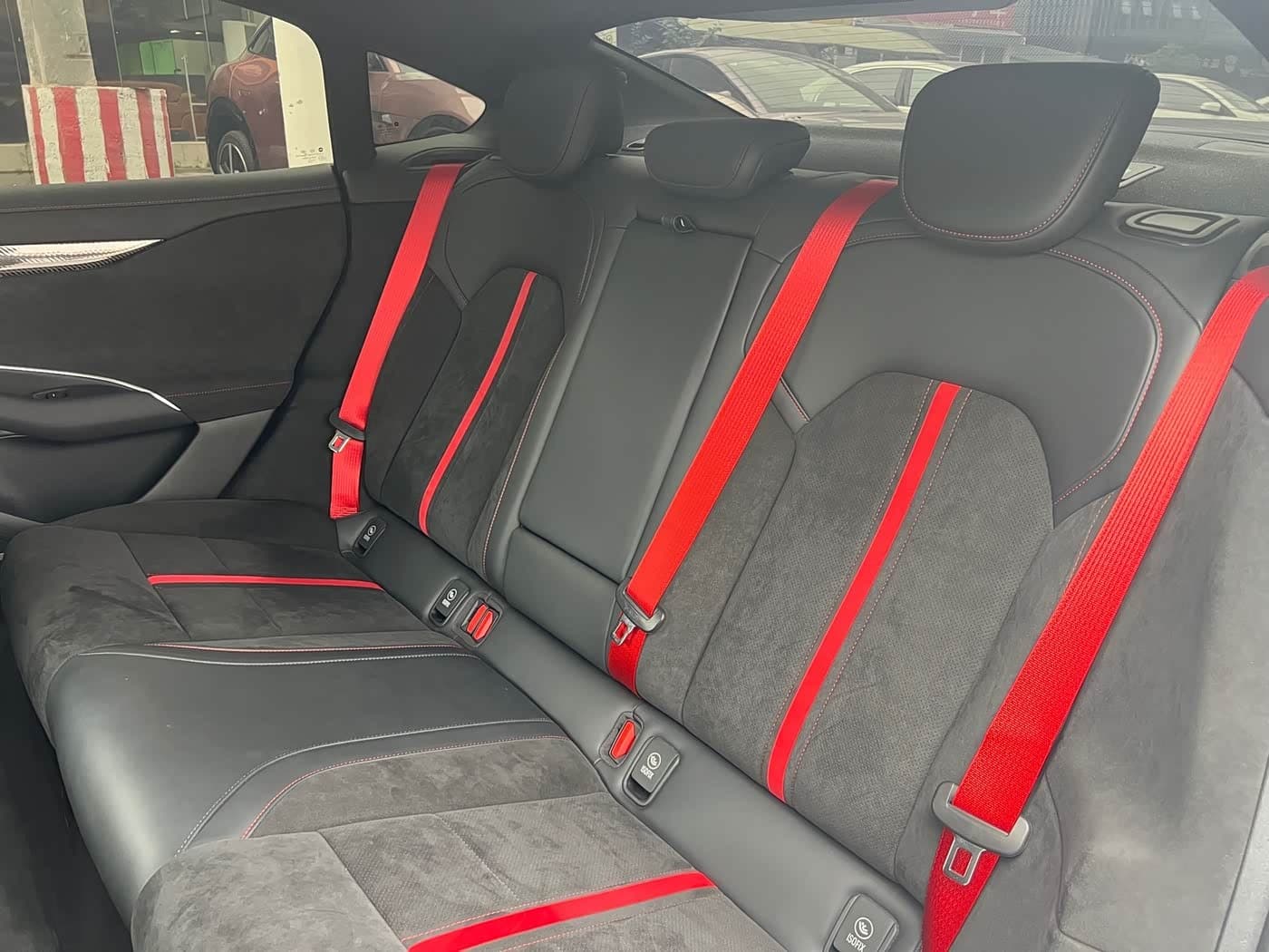 2025 Xiaomi Auto Xiaomi SU7 Ultra White, 9,900 km, China export – photo 12