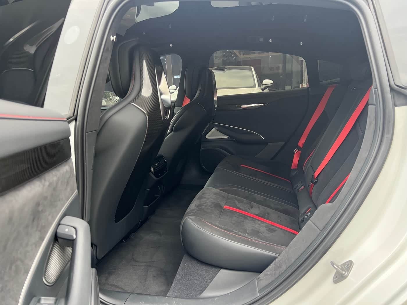 2025 Xiaomi Auto Xiaomi SU7 Ultra White, 9,900 km, China export – photo 8