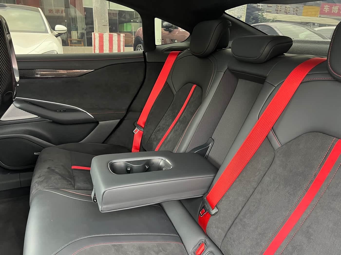 2025 Xiaomi Auto Xiaomi SU7 Ultra White, 9,900 km, China export – photo 11