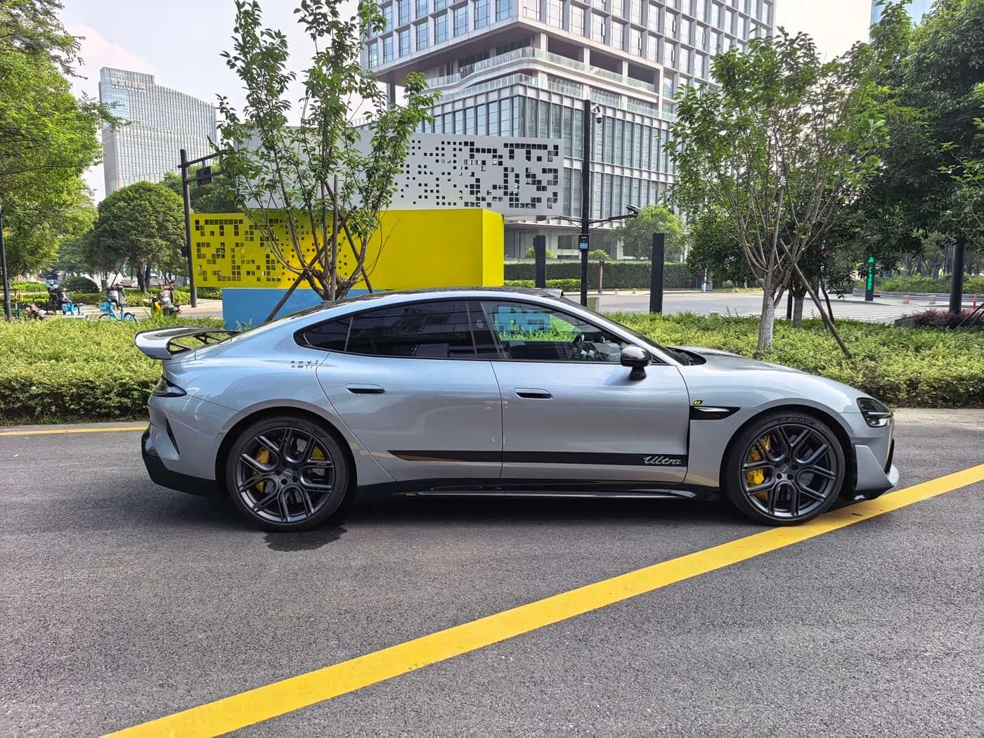 2025 Xiaomi Auto Xiaomi SU7 Ultra 银灰色, 8,700 km, China export – photo 14