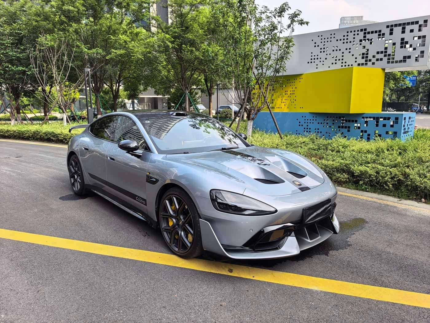 2025 Xiaomi Auto Xiaomi SU7 Ultra 银灰色, 8,700 km, China export – photo 1