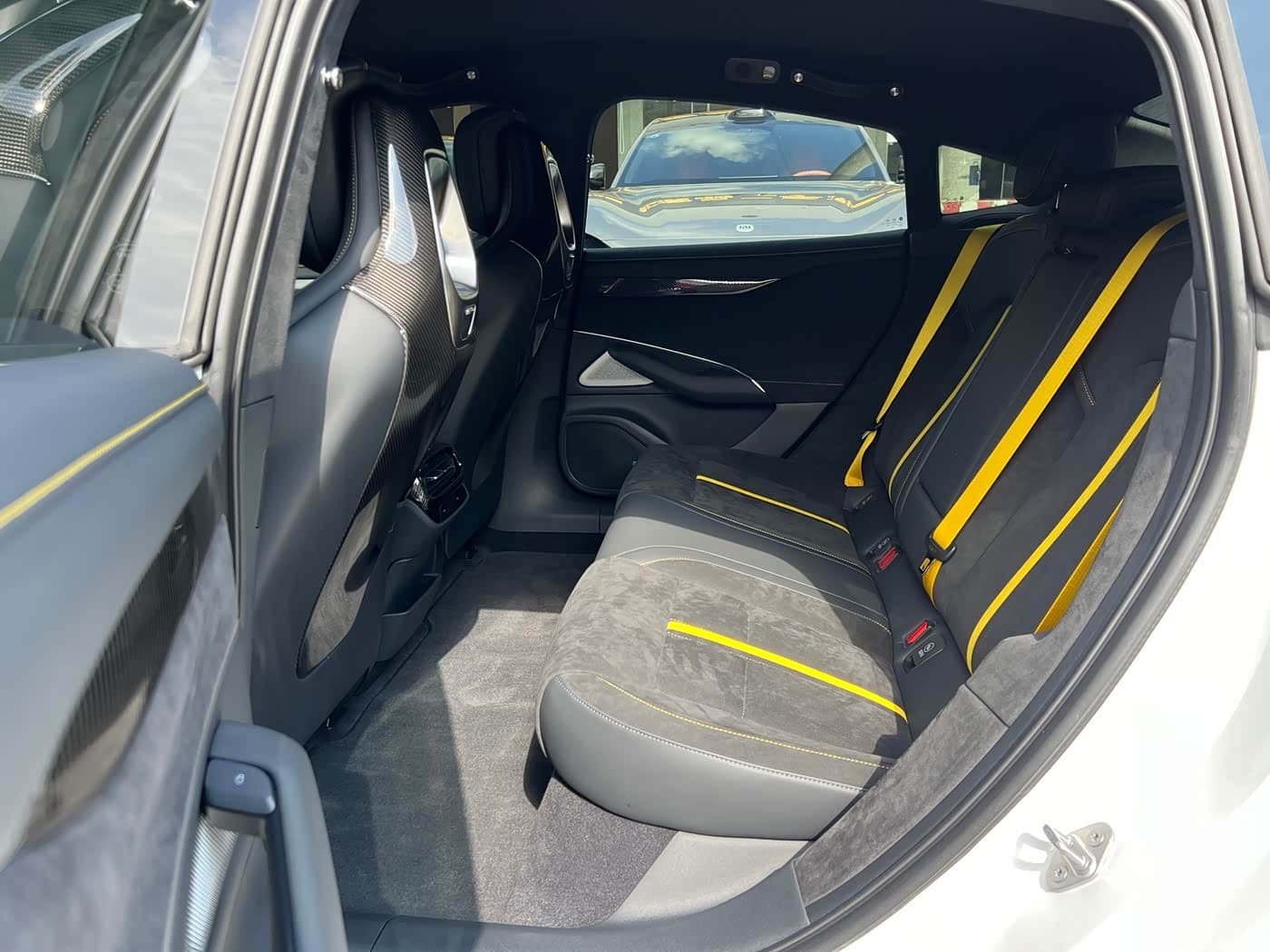 2025 Xiaomi Auto Xiaomi SU7 Ultra White, 3,400 km, China export – photo 14