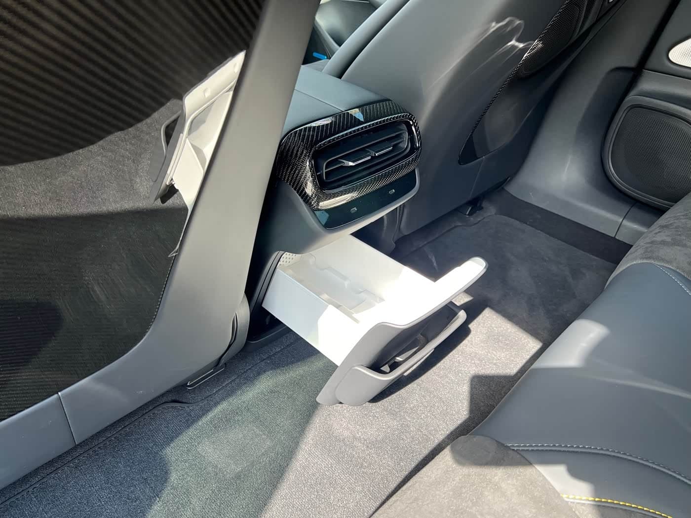 2025 Xiaomi Auto Xiaomi SU7 Ultra White, 3,400 km, China export – photo 17