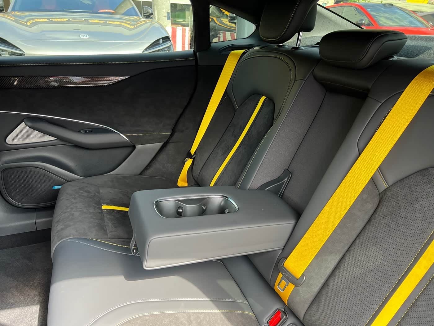 2025 Xiaomi Auto Xiaomi SU7 Ultra White, 3,400 km, China export – photo 16