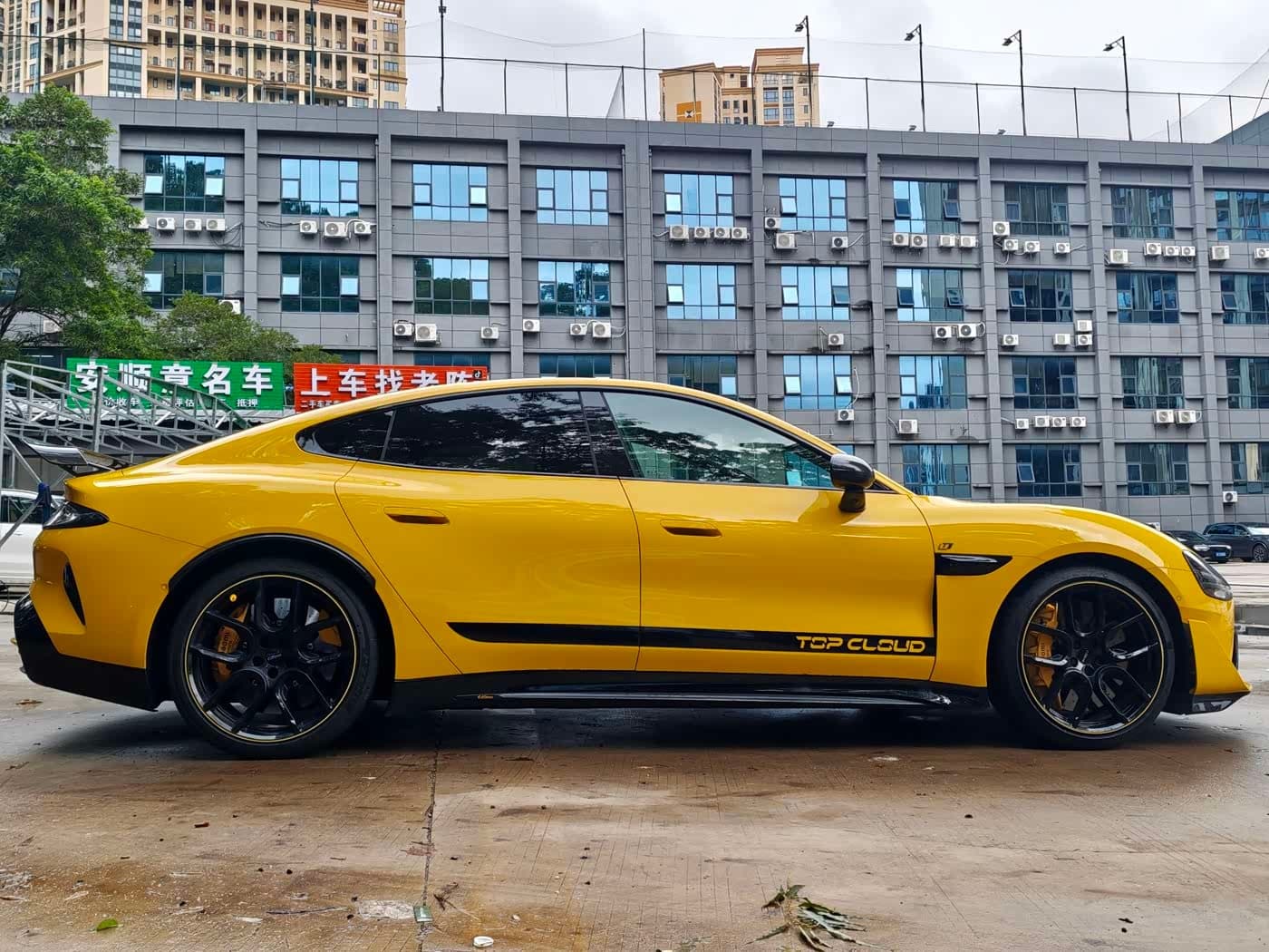 2025 Xiaomi Auto Xiaomi SU7 Ultra Yellow, 23,000 km, China export – photo 9