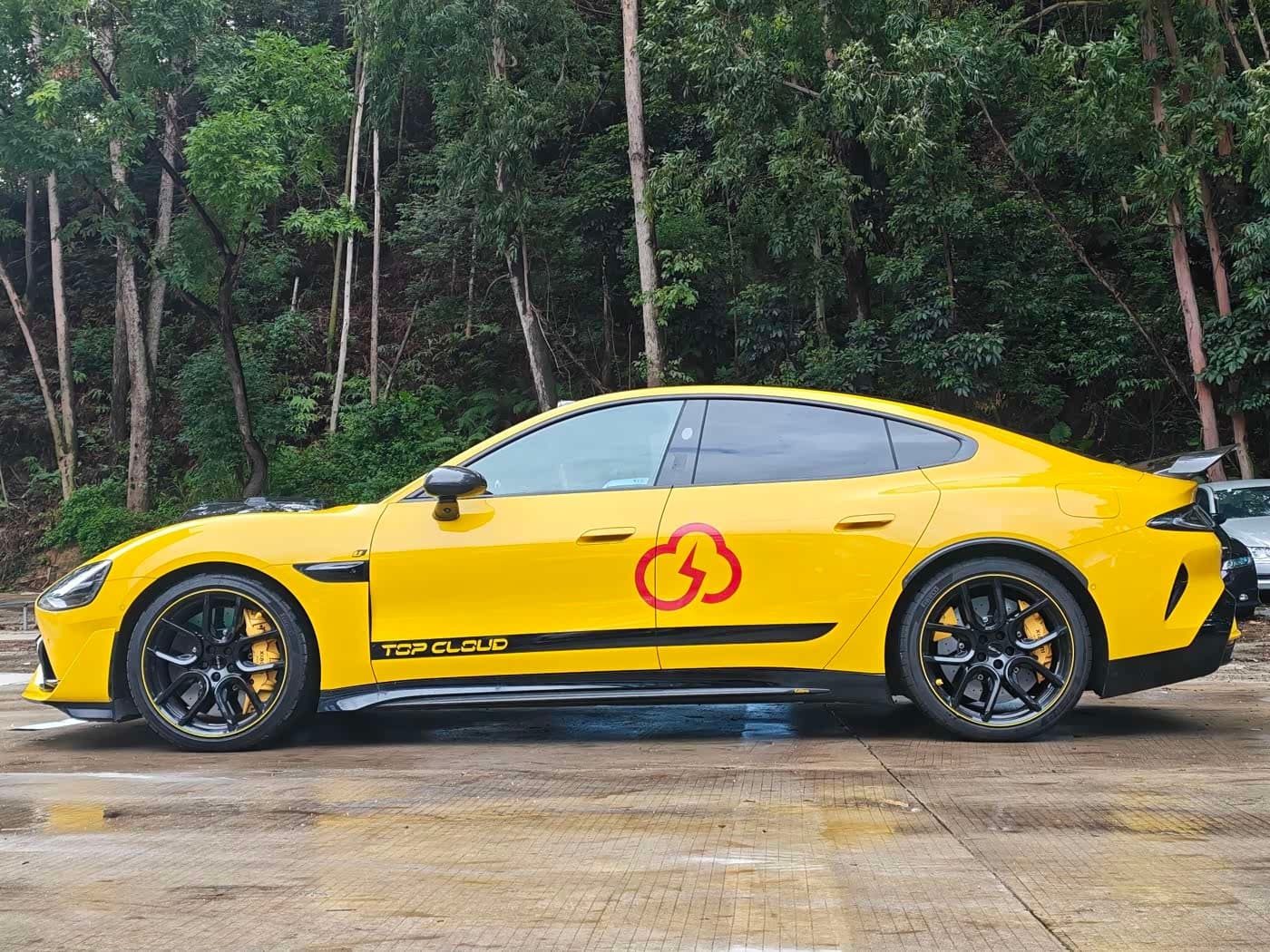 2025 Xiaomi Auto Xiaomi SU7 Ultra Yellow, 23,000 km, China export – photo 10