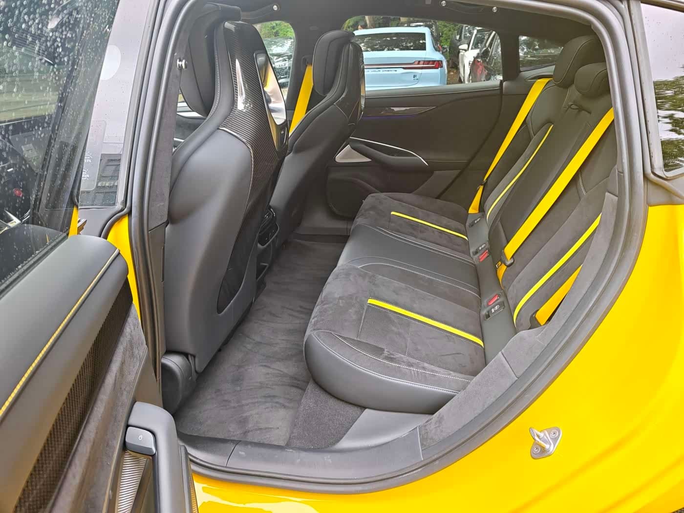 2025 Xiaomi Auto Xiaomi SU7 Ultra Yellow, 23,000 km, China export – photo 12
