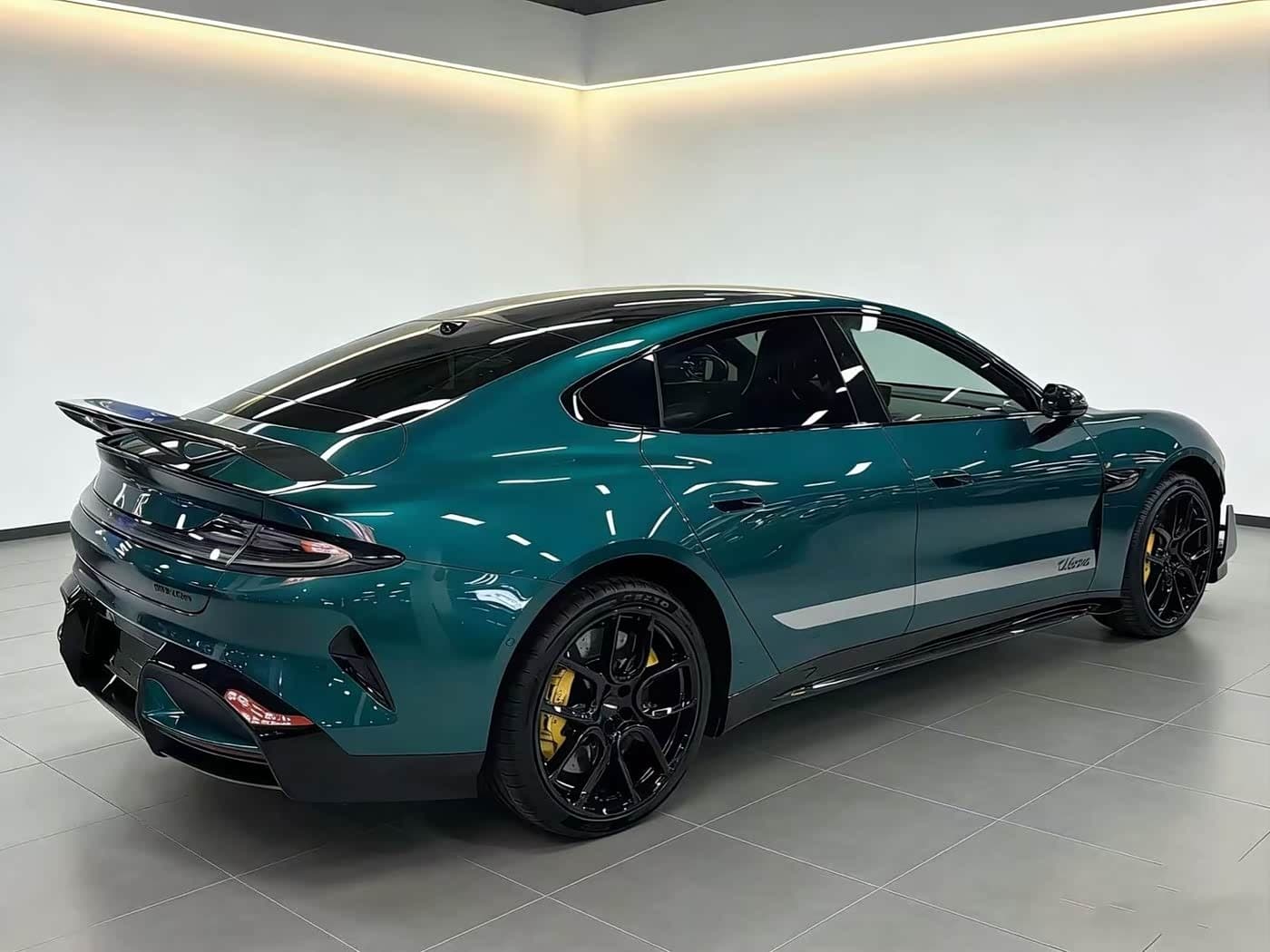 2025 Xiaomi Auto Xiaomi SU7 Ultra Green, 11,000 km, China export – photo 7