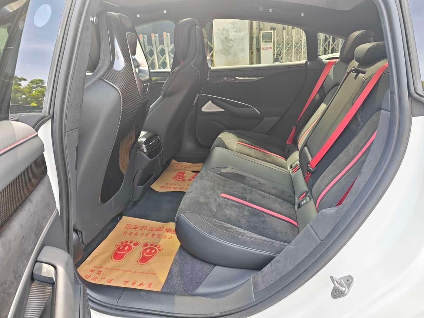 2025 Xiaomi Auto Xiaomi SU7 Ultra White, 35,200 km, China export – photo 17