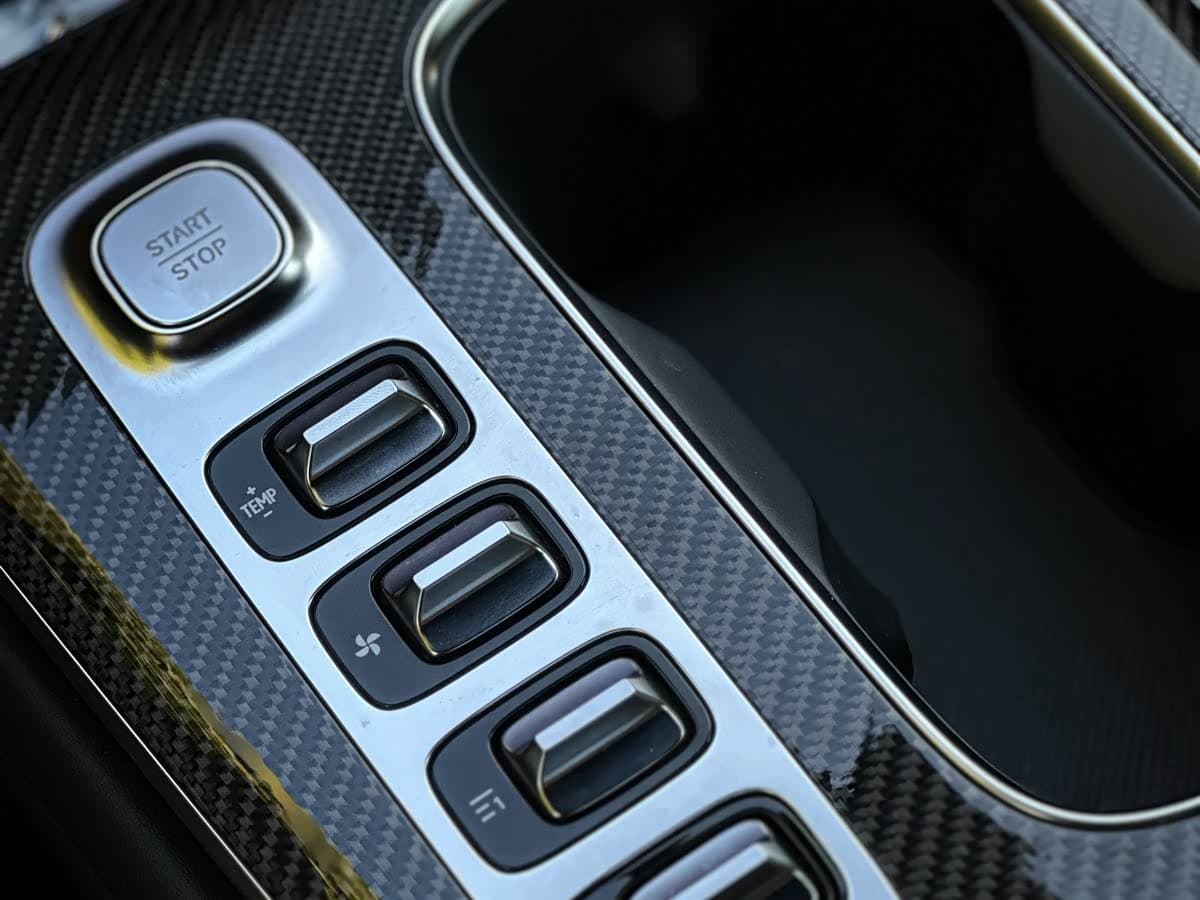 2025 Xiaomi Auto Xiaomi SU7 Ultra Yellow, 9,000 km, China export – photo 5