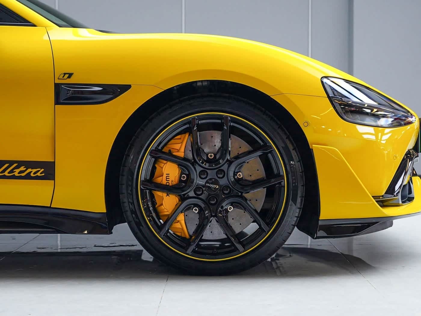 2025 Xiaomi Auto Xiaomi SU7 Ultra Yellow, 2,600 km, China export – photo 4