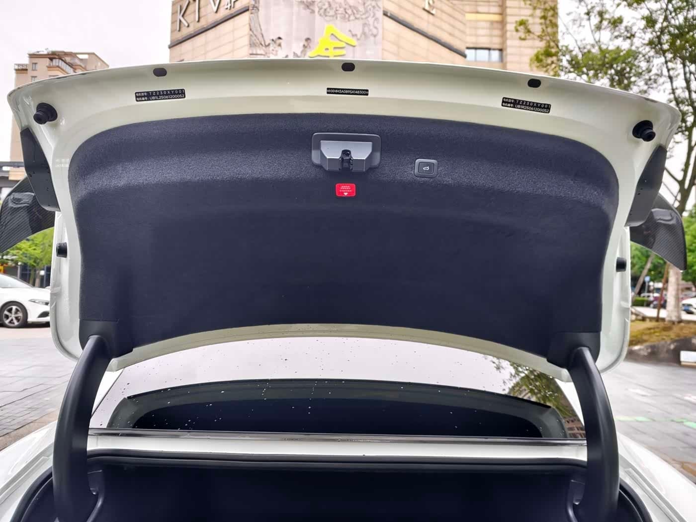 2025 Xiaomi Auto Xiaomi SU7 Ultra White, 17,000 km, China export – photo 10