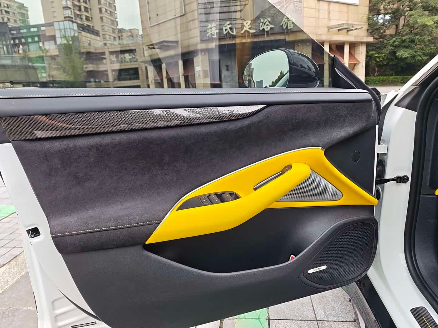 2025 Xiaomi Auto Xiaomi SU7 Ultra White, 17,000 km, China export – photo 12