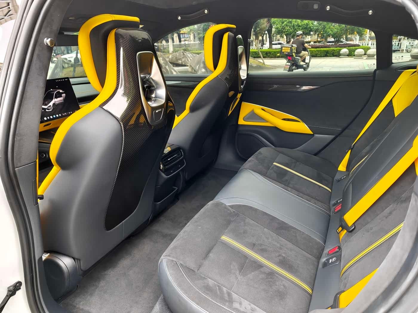2025 Xiaomi Auto Xiaomi SU7 Ultra White, 17,000 km, China export – photo 20