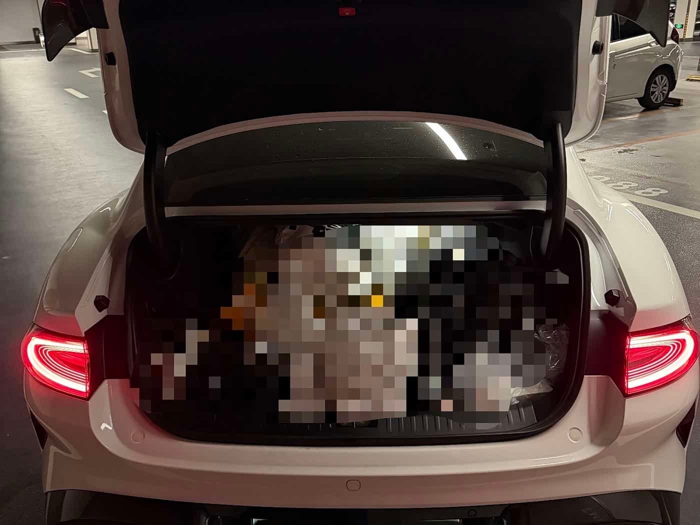 2025 Xiaomi Auto Xiaomi SU7 Ultra White, 6,000 km, China export – photo 10