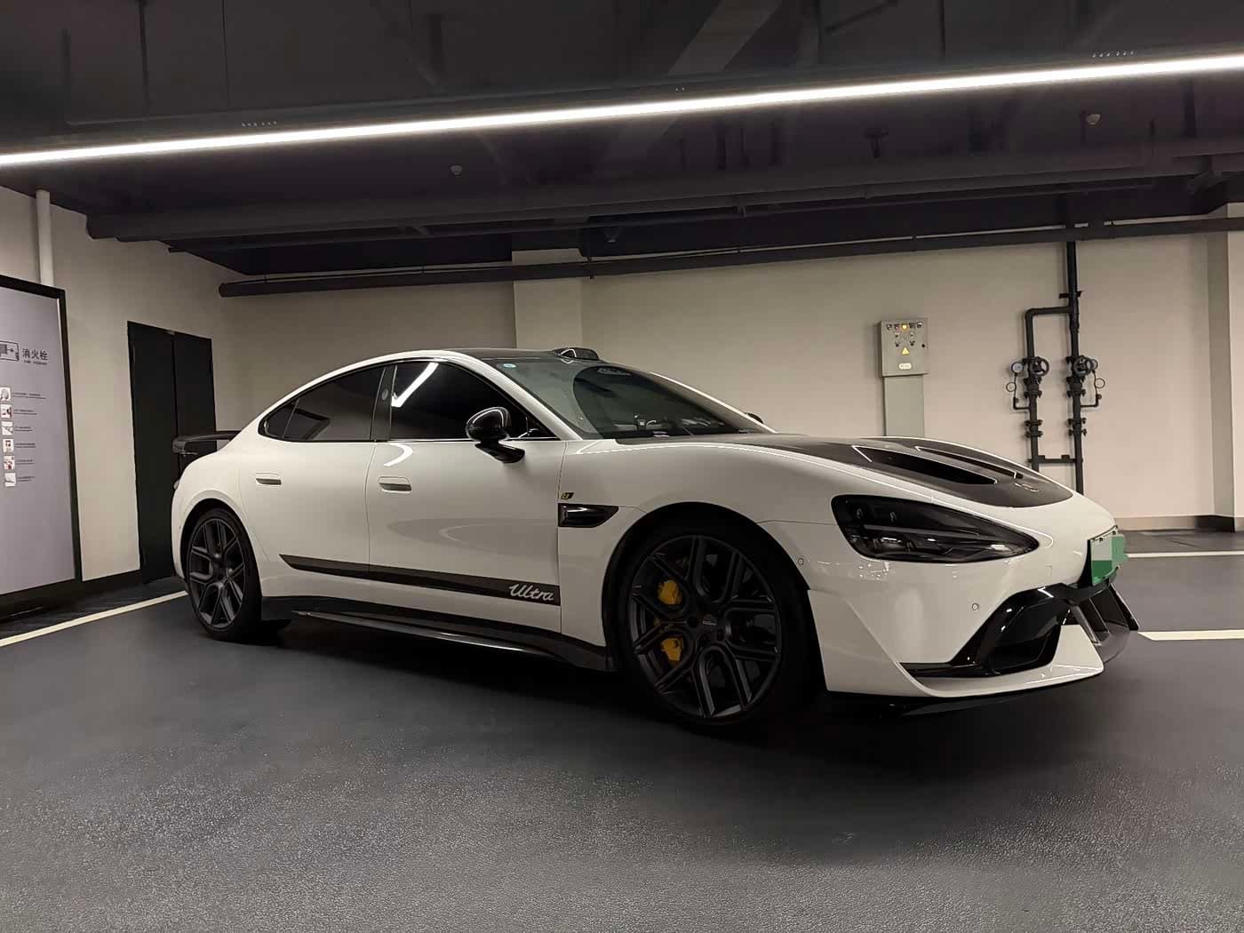 2025 Xiaomi Auto Xiaomi SU7 Ultra White, 6,000 km, China export – photo 3