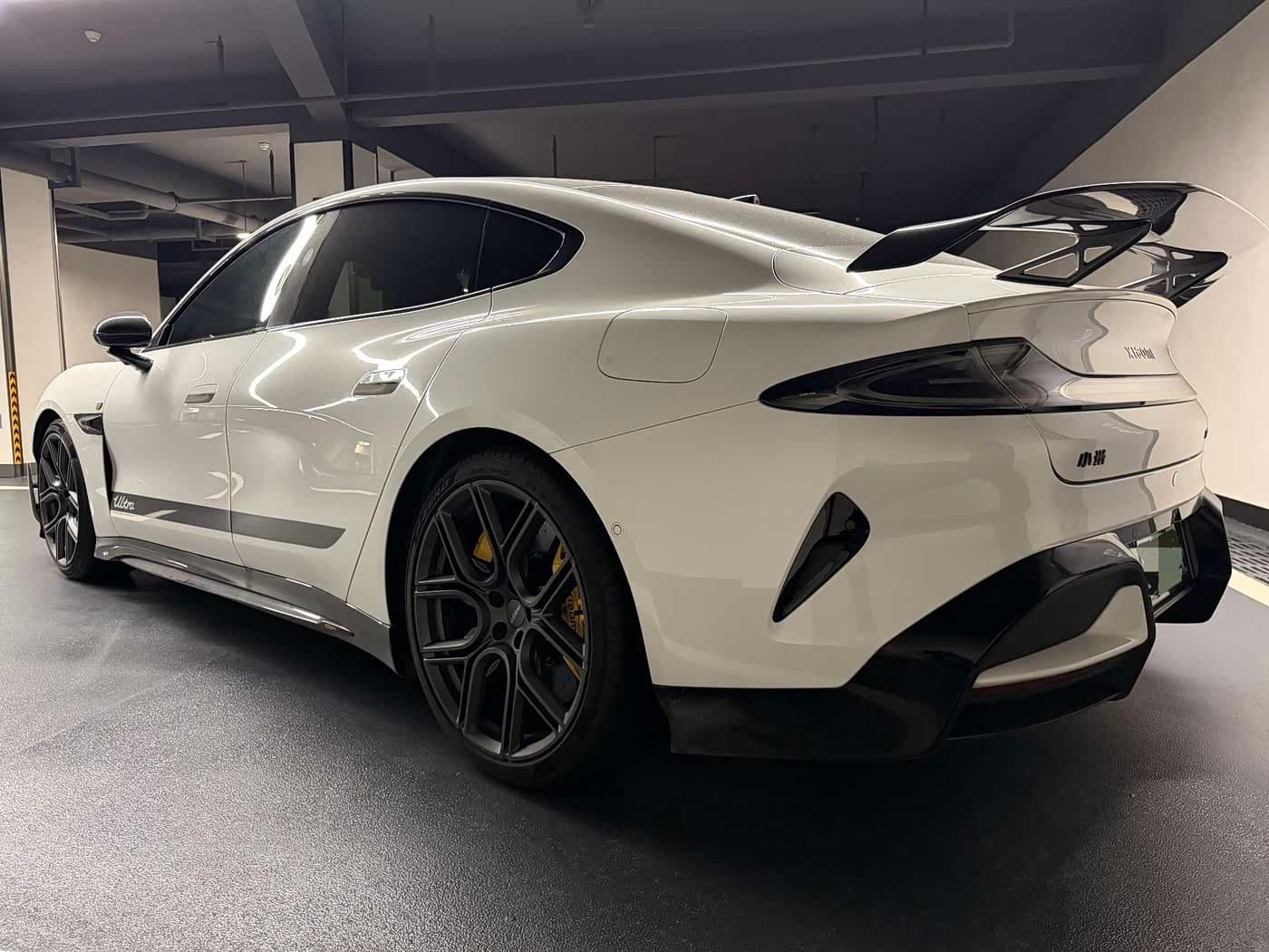 2025 Xiaomi Auto Xiaomi SU7 Ultra White, 6,000 km, China export – photo 11