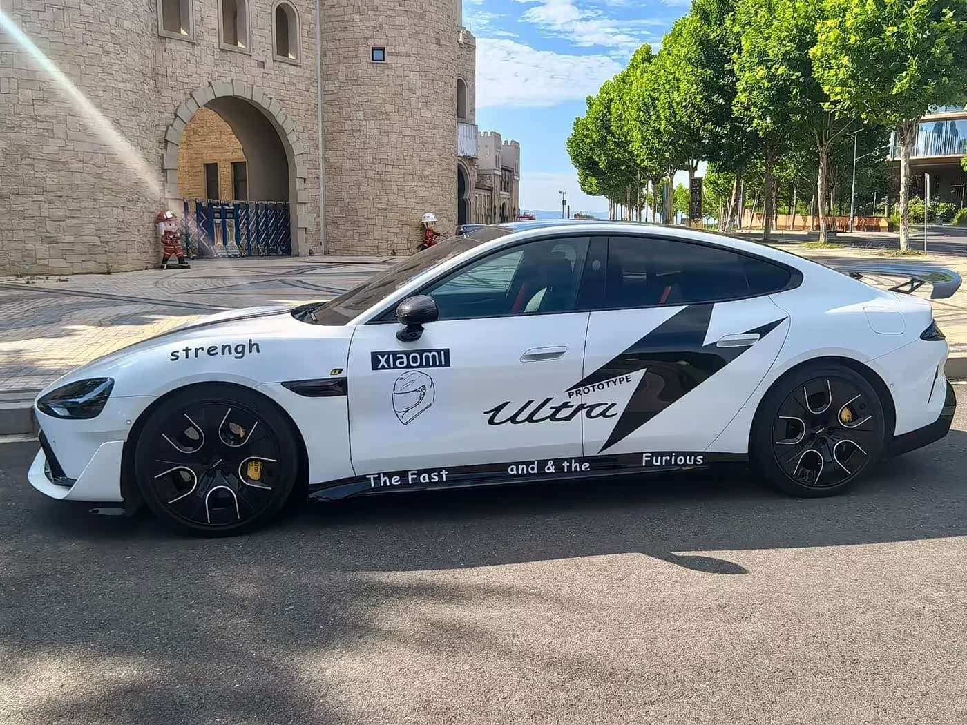 2025 Xiaomi Auto Xiaomi SU7 Ultra White, 16,000 km, China export – photo 2