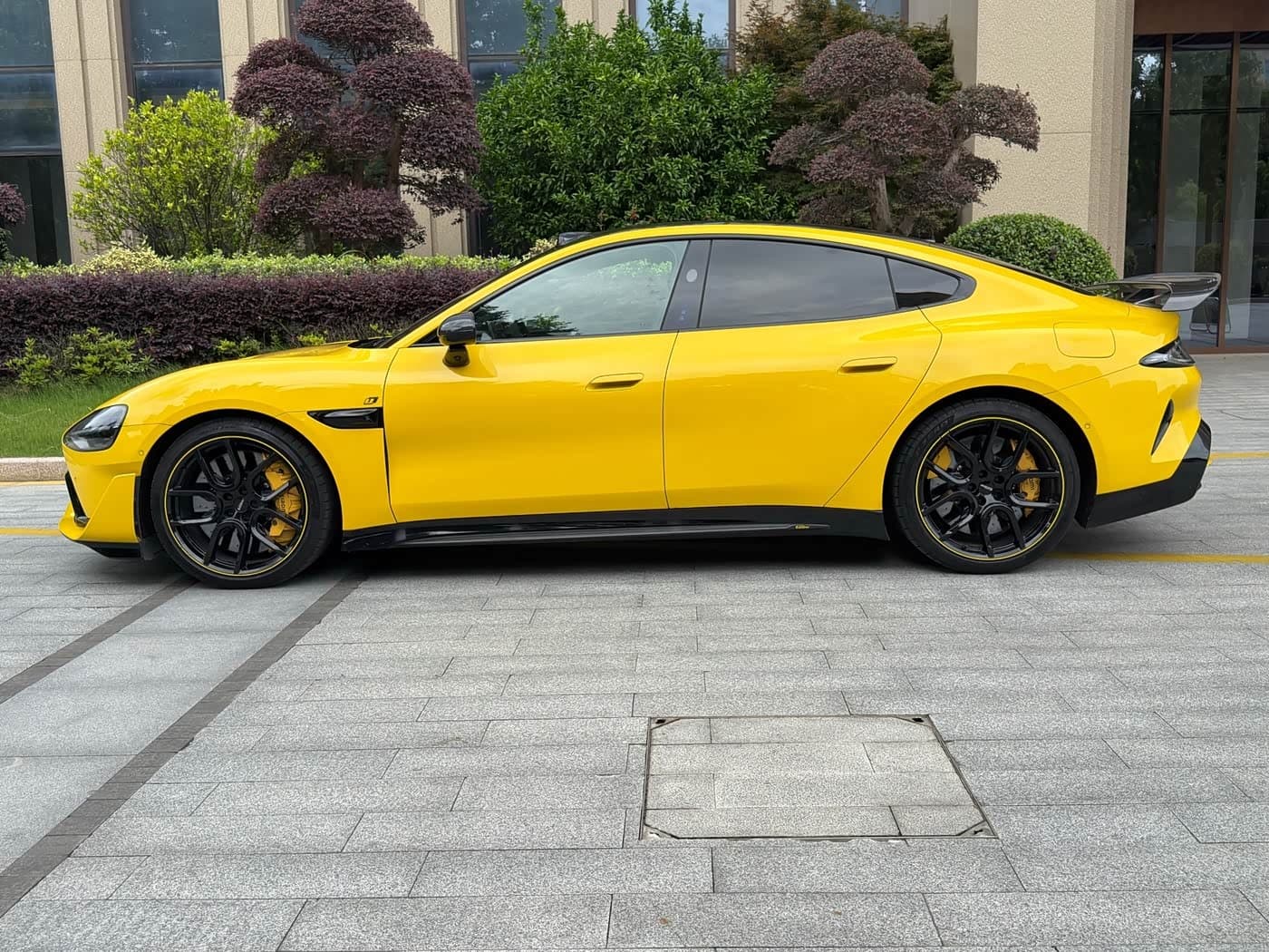 2025 Xiaomi Auto Xiaomi SU7 Ultra Yellow, 9,000 km, China export – photo 11