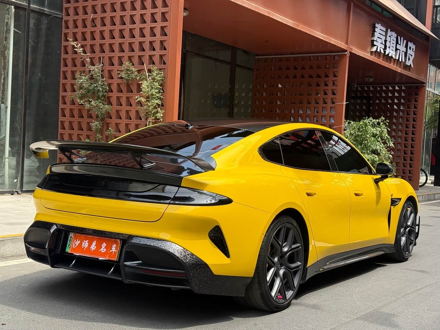 2025 Xiaomi Auto Xiaomi SU7 Ultra Yellow, 19,000 km, China export – photo 8