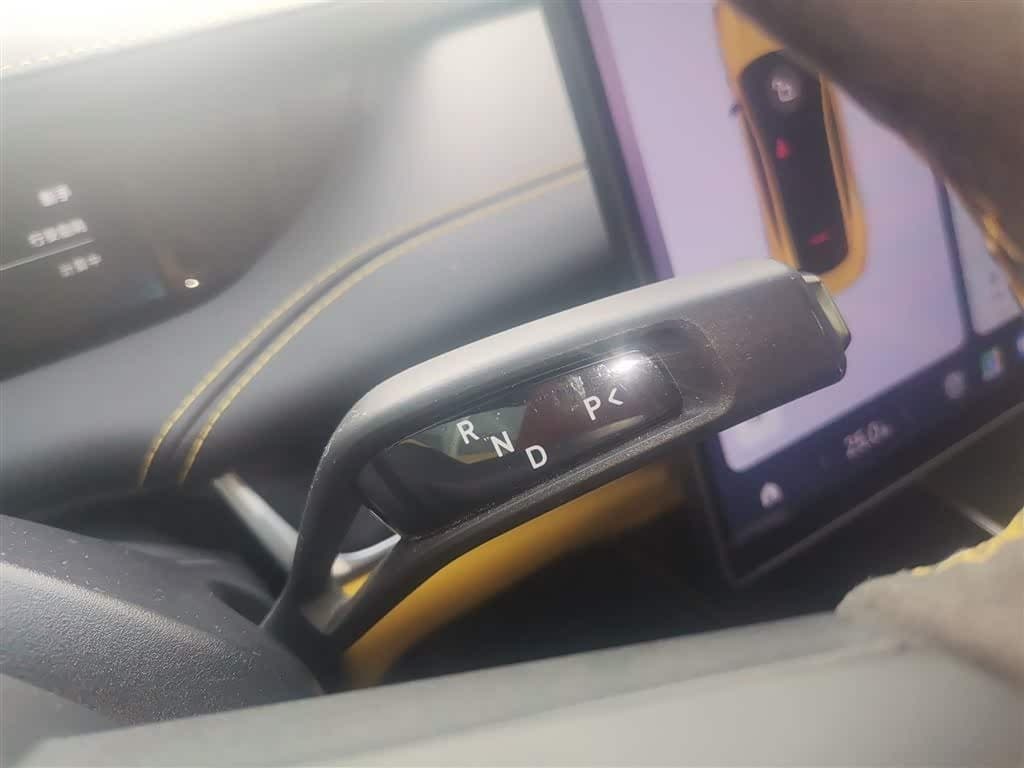 2025 Xiaomi Auto Xiaomi SU7 Ultra Yellow, 8,900 km, China export – photo 10