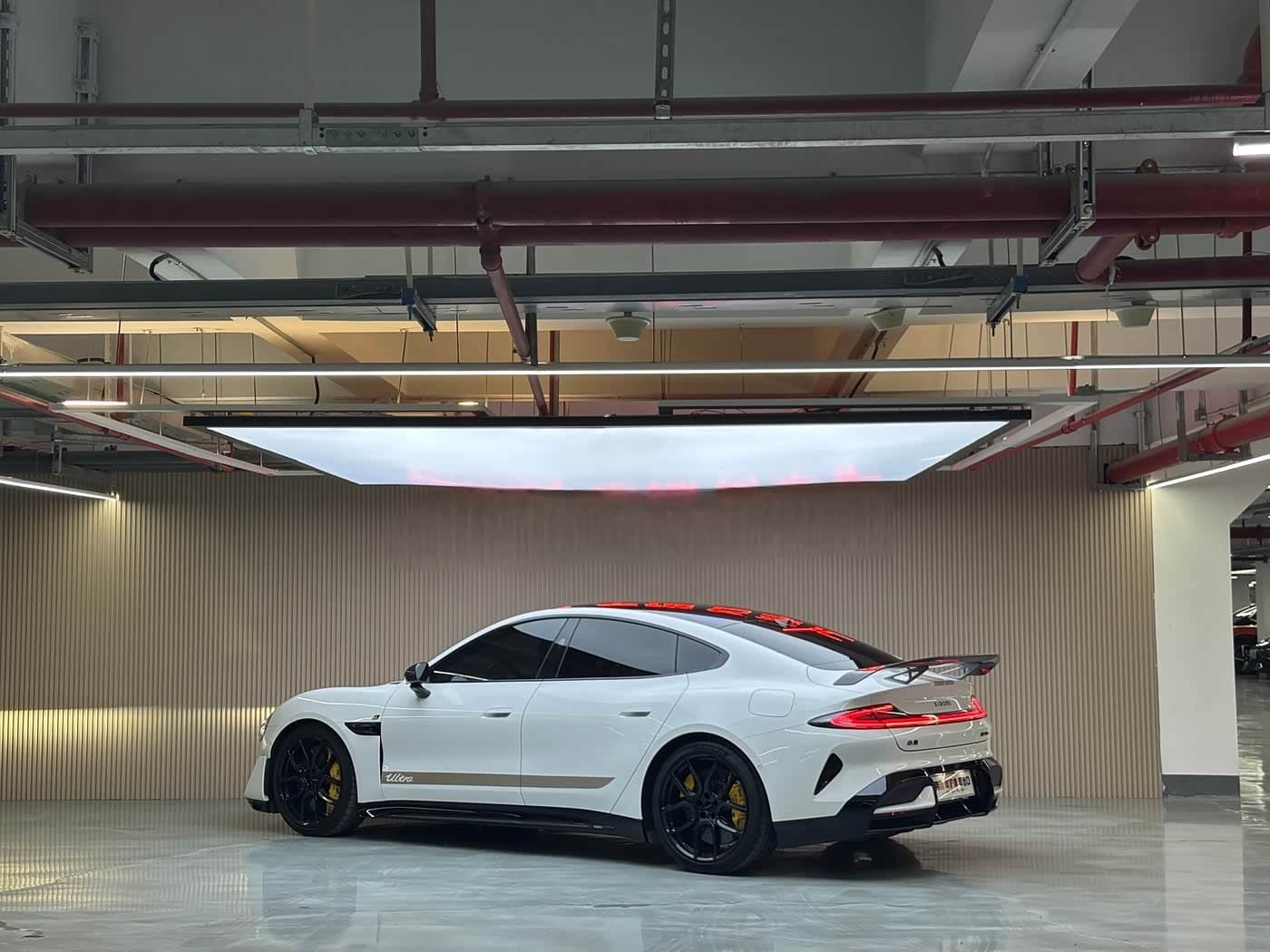 2025 Xiaomi Auto Xiaomi SU7 Ultra White, 2,000 km, China export – photo 17