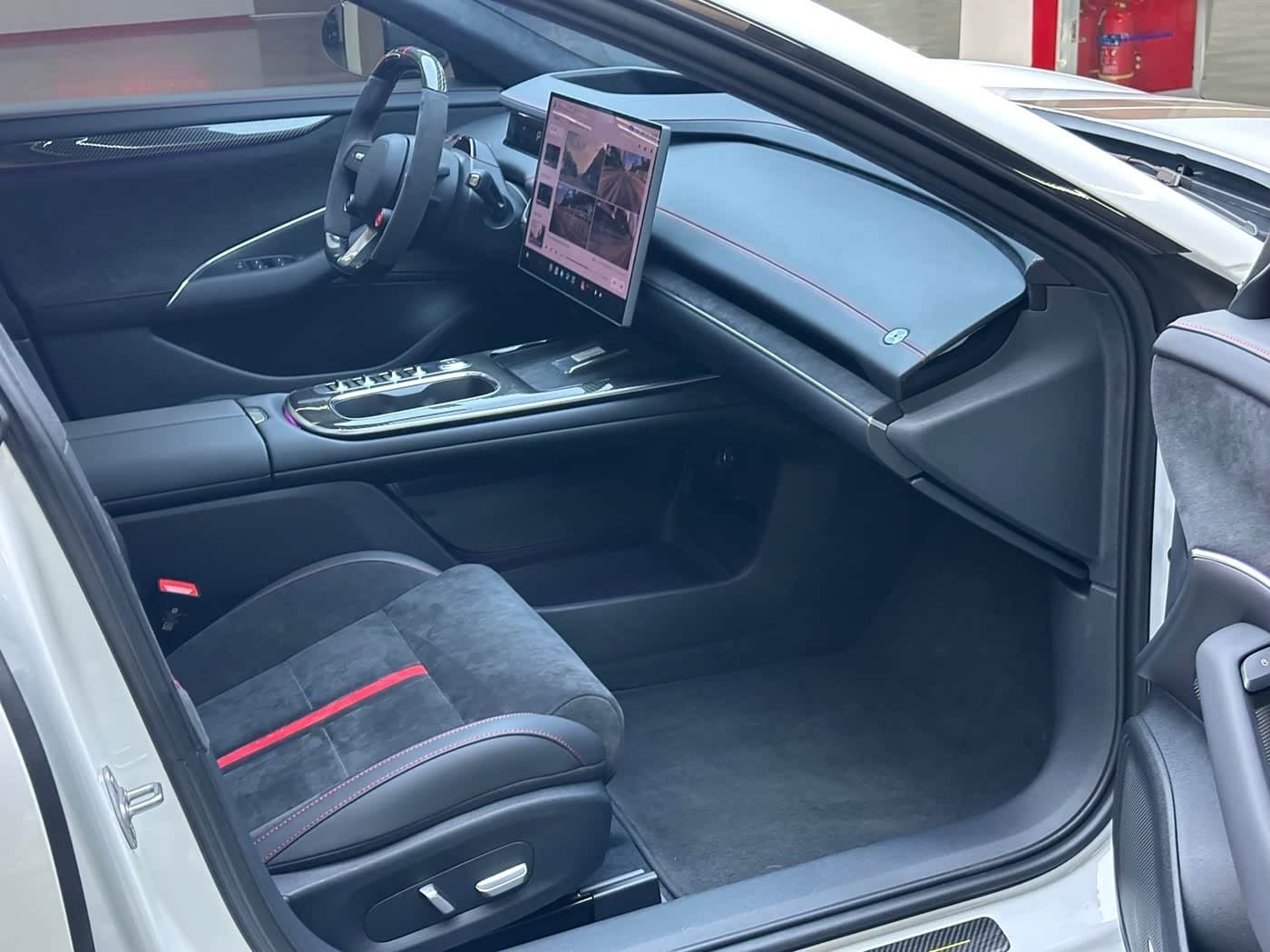 2025 Xiaomi Auto Xiaomi SU7 Ultra White, 2,000 km, China export – photo 16