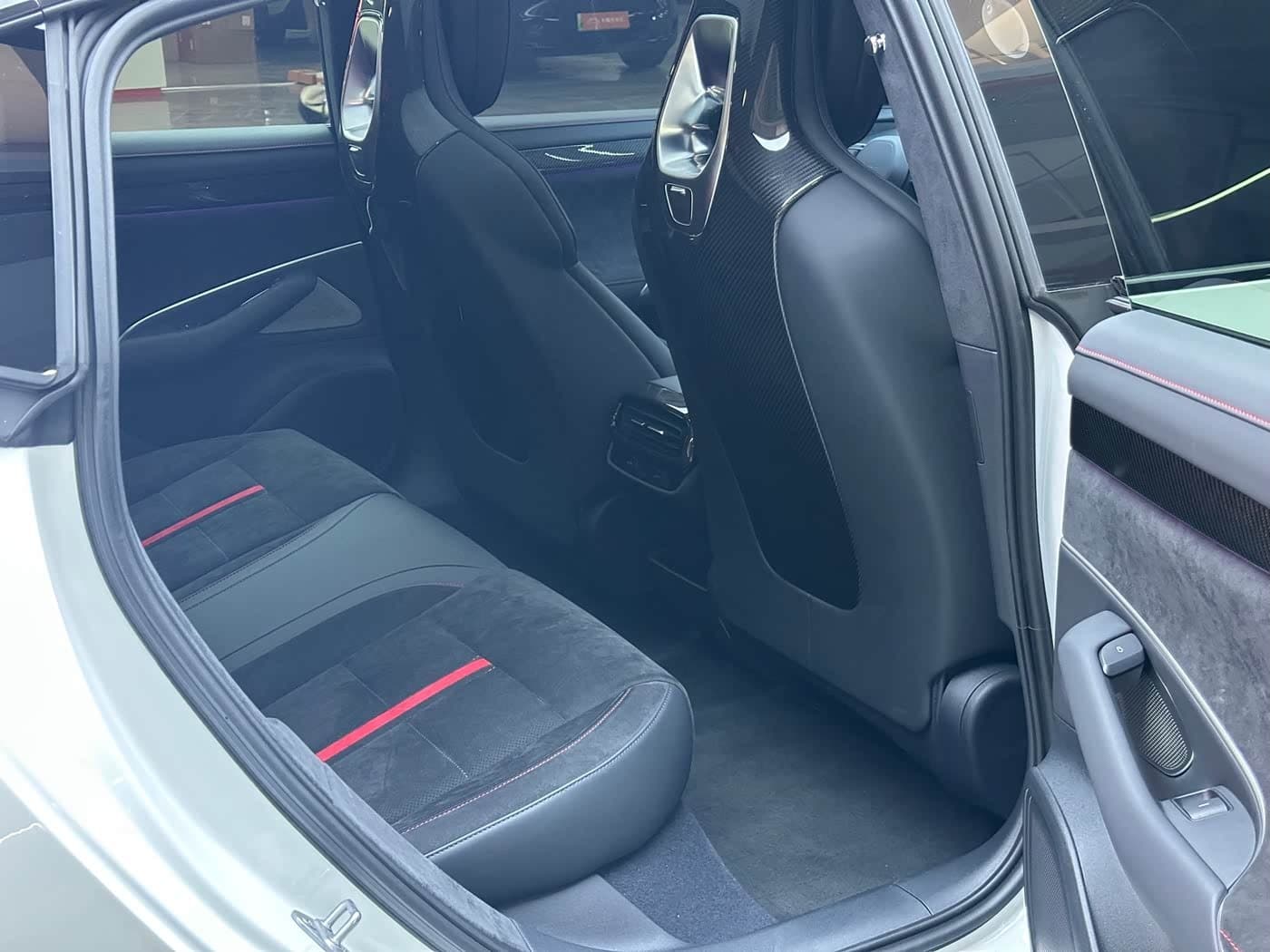 2025 Xiaomi Auto Xiaomi SU7 Ultra White, 2,000 km, China export – photo 14