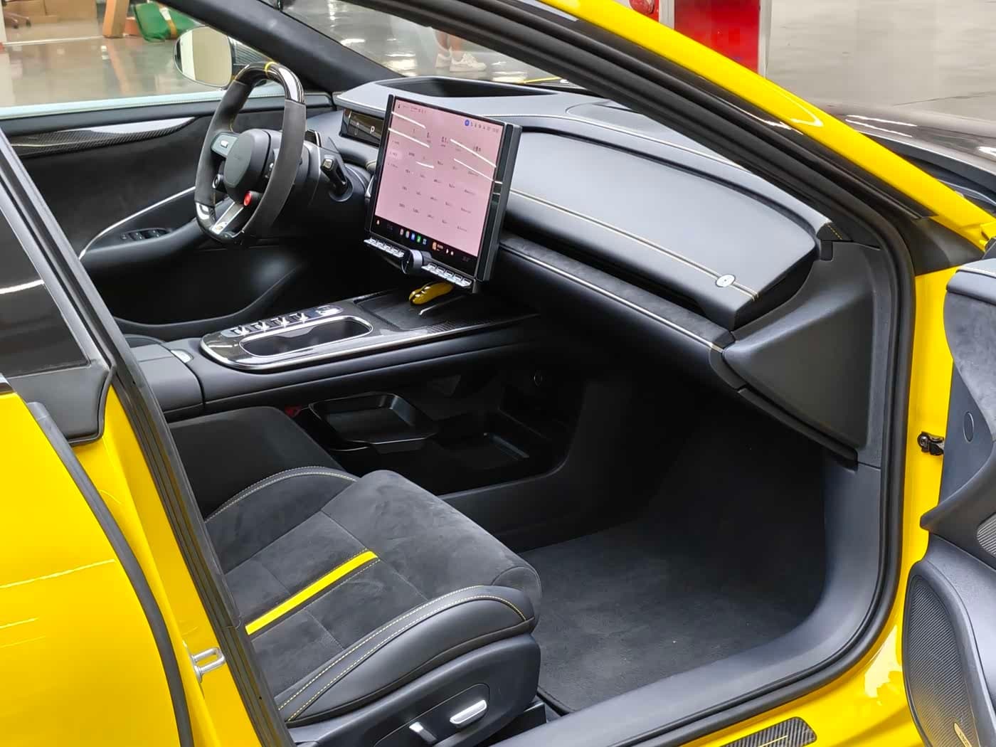2025 Xiaomi Auto Xiaomi SU7 Ultra Yellow, 12,000 km, China export – photo 16