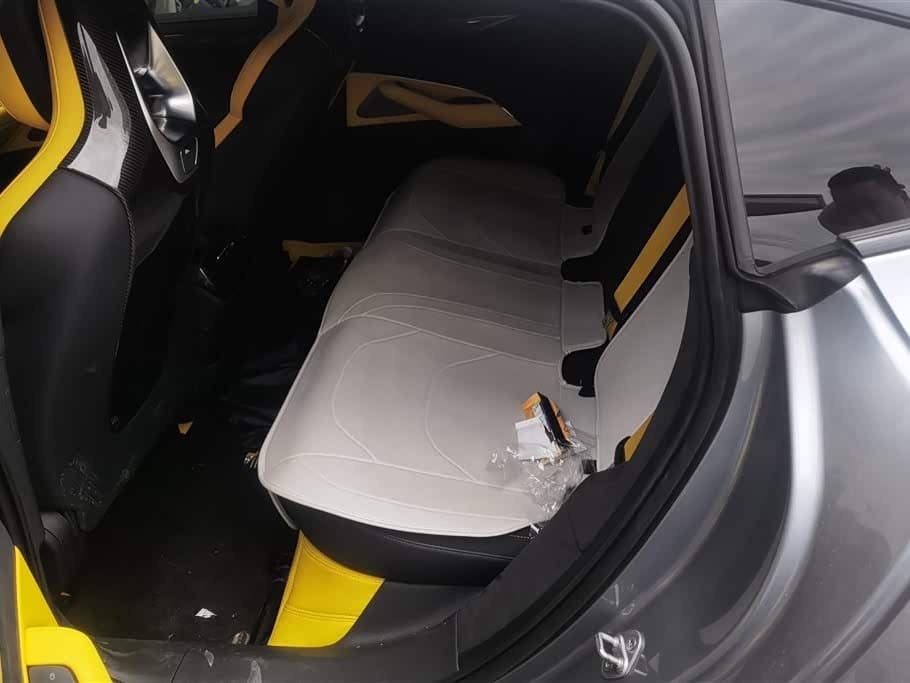 2025 Xiaomi Auto Xiaomi SU7 Ultra 银灰色, 27,400 km, China export – photo 11