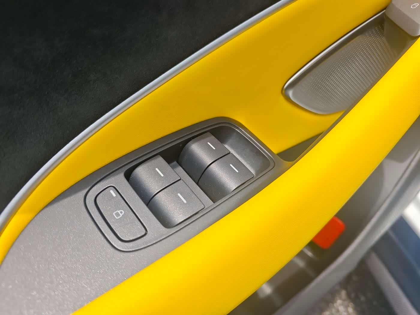 2025 Xiaomi Auto Xiaomi SU7 Ultra White, 8,000 km, China export – photo 14