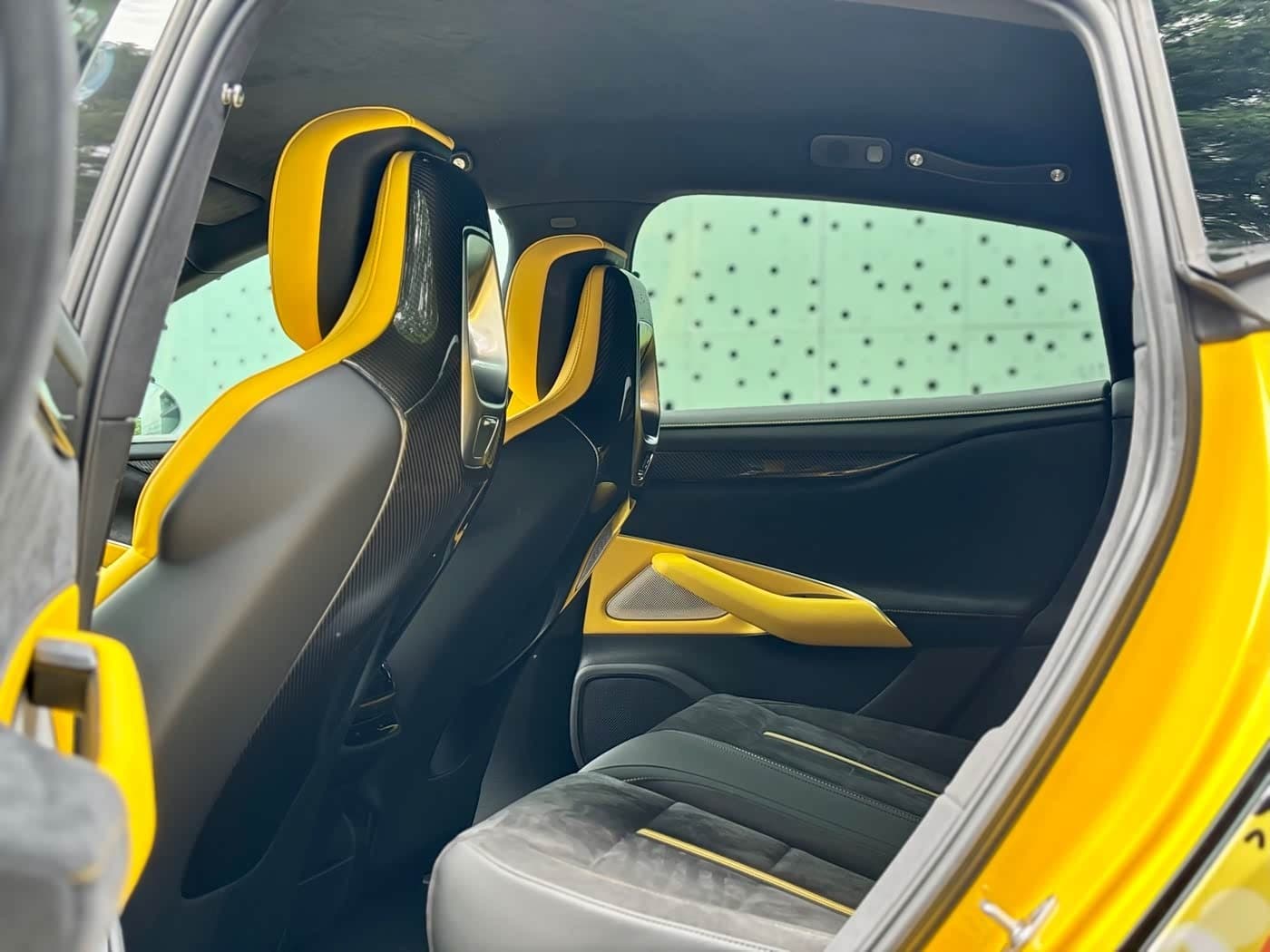 2025 Xiaomi Auto Xiaomi SU7 Ultra White, 13,000 km, China export – photo 5