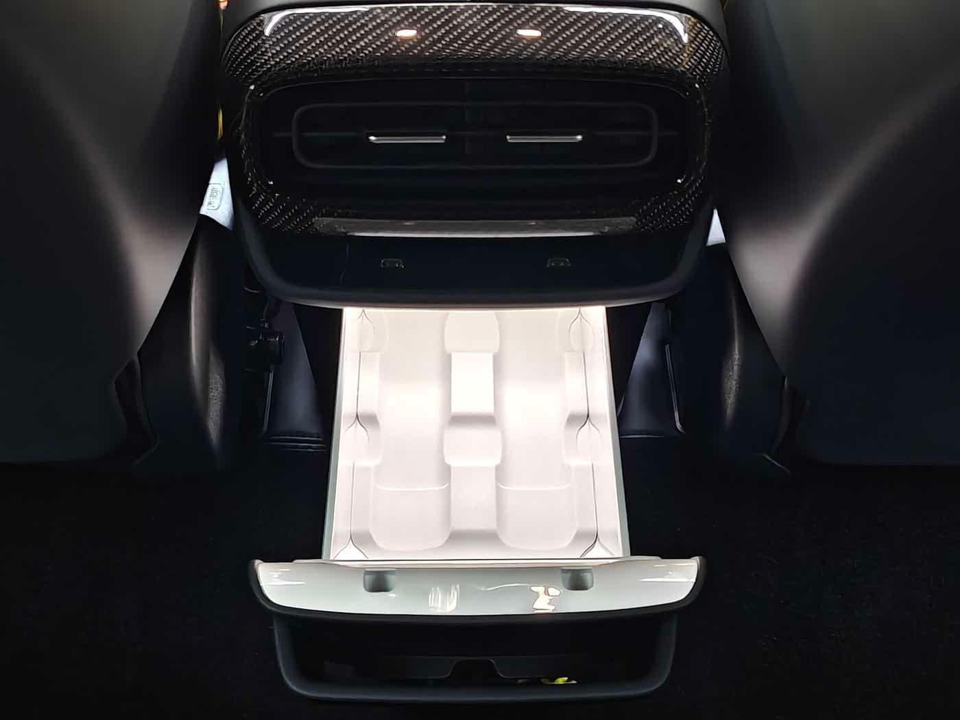 2025 Xiaomi Auto Xiaomi SU7 Ultra White, 4,000 km, China export – photo 10