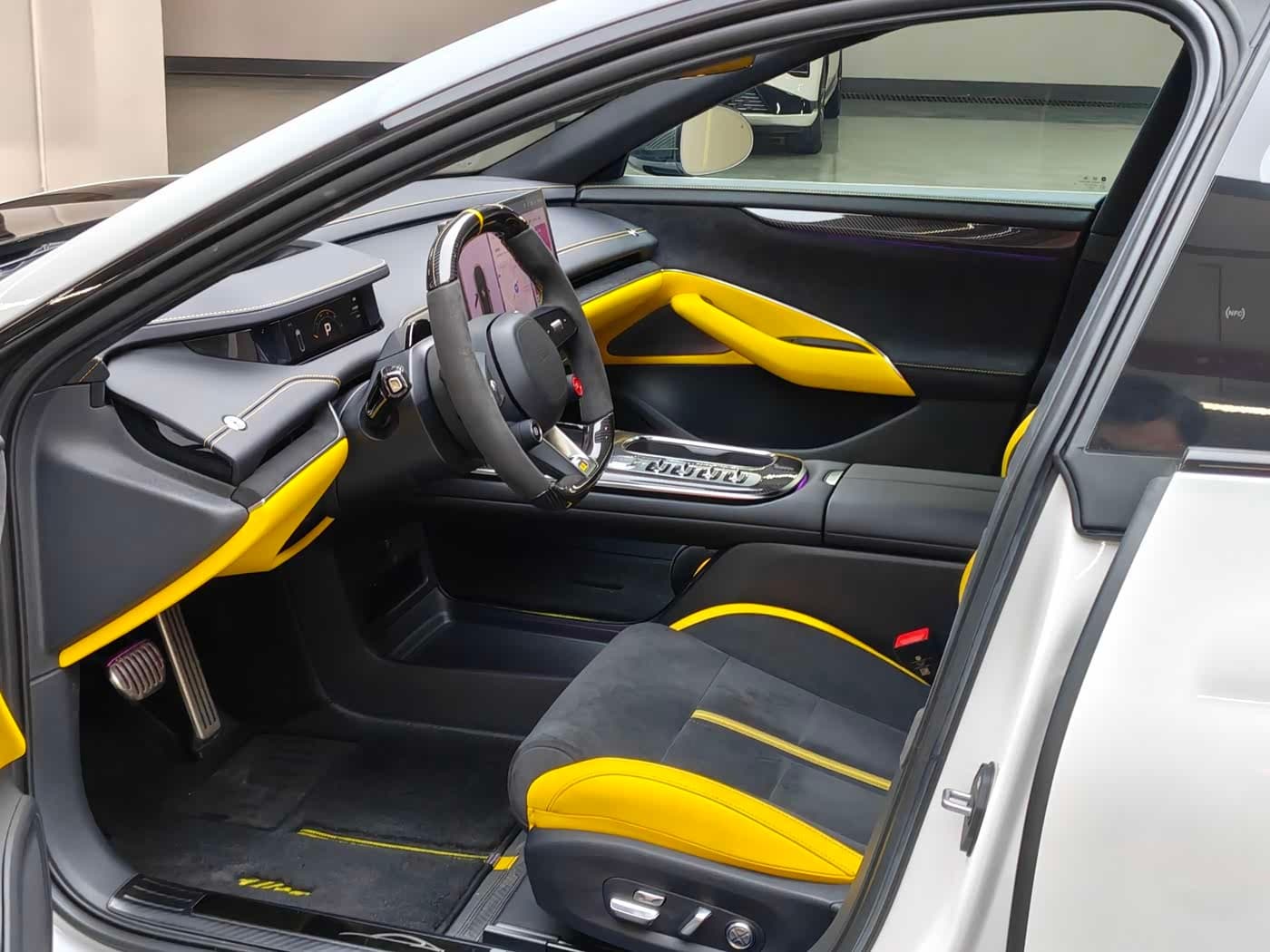 2025 Xiaomi Auto Xiaomi SU7 Ultra White, 4,000 km, China export – photo 7
