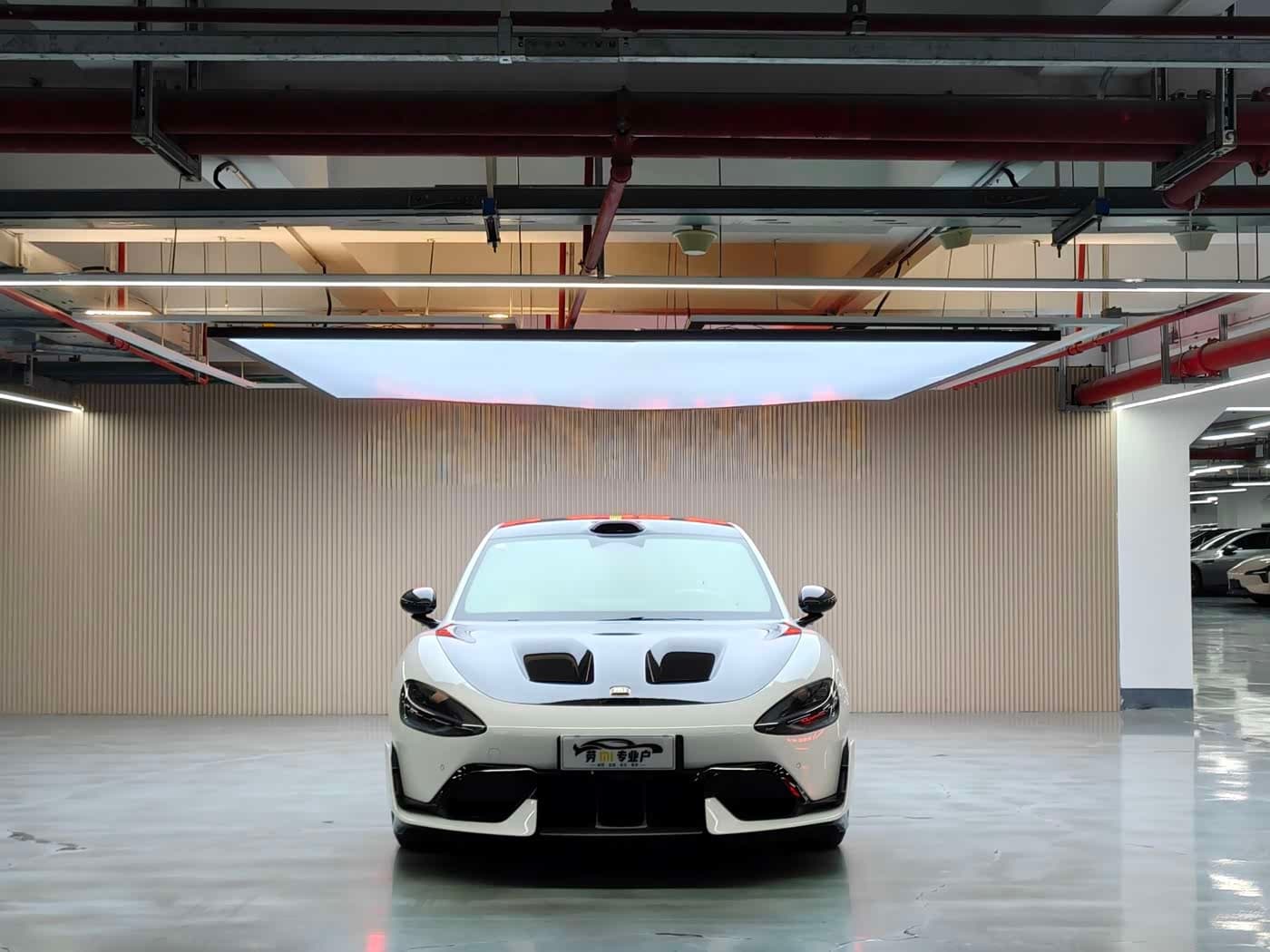 2025 Xiaomi Auto Xiaomi SU7 Ultra White, 4,000 km, China export – photo 2