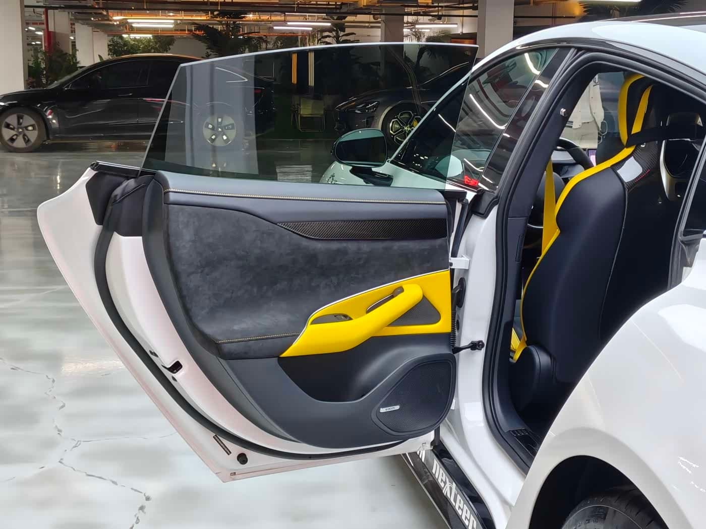 2025 Xiaomi Auto Xiaomi SU7 Ultra White, 4,000 km, China export – photo 8