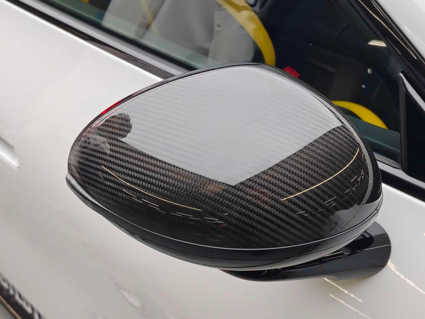 2025 Xiaomi Auto Xiaomi SU7 Ultra White, 4,000 km, China export – photo 18