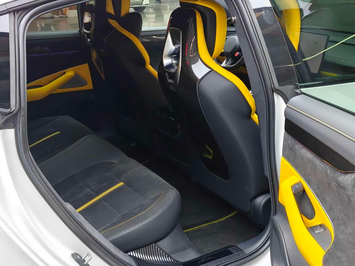2025 Xiaomi Auto Xiaomi SU7 Ultra White, 4,000 km, China export – photo 15