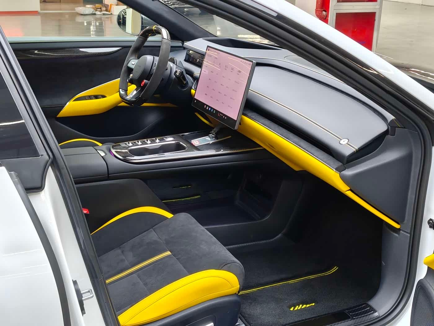 2025 Xiaomi Auto Xiaomi SU7 Ultra White, 4,000 km, China export – photo 17