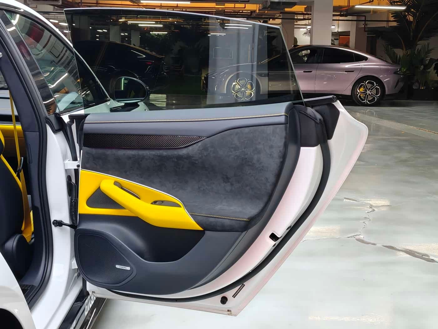 2025 Xiaomi Auto Xiaomi SU7 Ultra White, 4,000 km, China export – photo 14