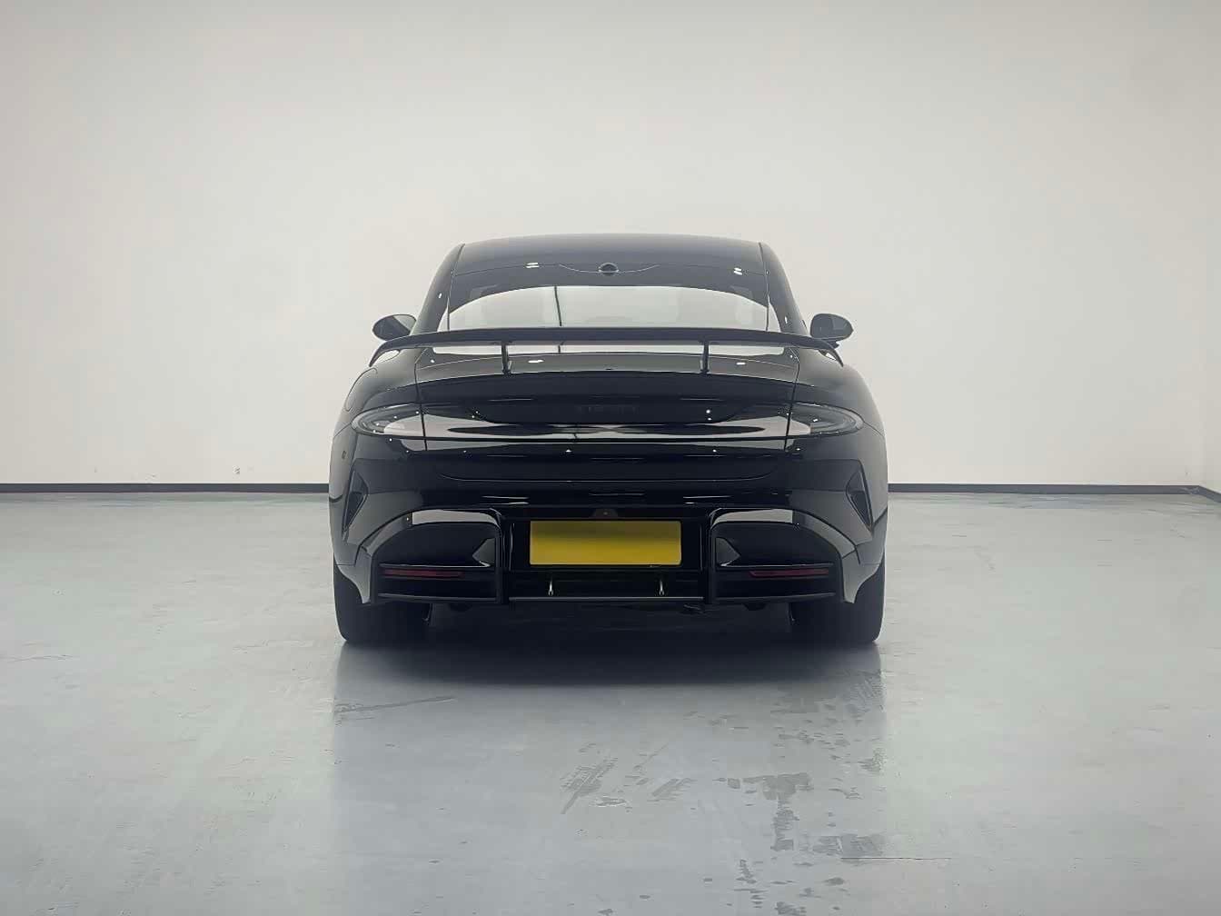 2025 Xiaomi Auto Xiaomi SU7 Ultra Black, 8,500 km, China export – photo 5
