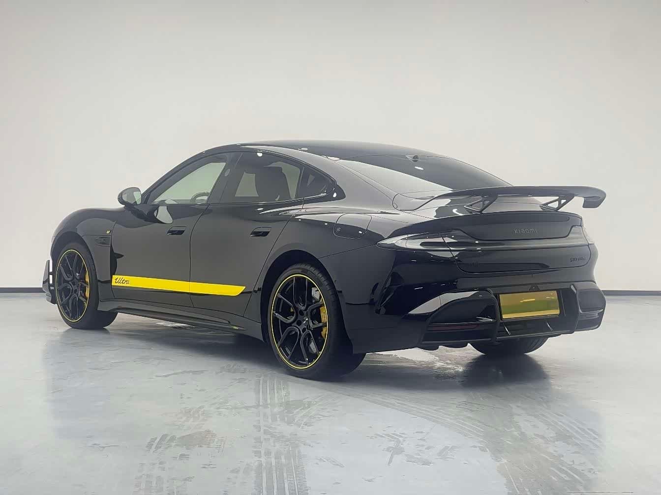 2025 Xiaomi Auto Xiaomi SU7 Ultra Black, 8,500 km, China export – photo 6