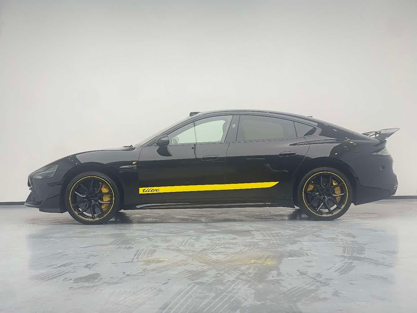2025 Xiaomi Auto Xiaomi SU7 Ultra Black, 8,500 km, China export – photo 20