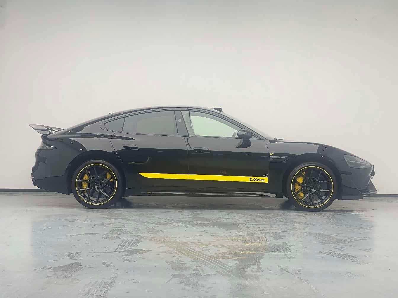 2025 Xiaomi Auto Xiaomi SU7 Ultra Black, 8,500 km, China export – photo 19