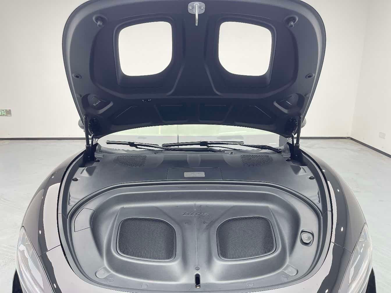 2025 Xiaomi Auto Xiaomi SU7 Ultra Black, 8,500 km, China export – photo 15
