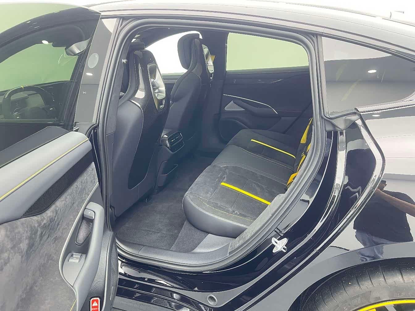 2025 Xiaomi Auto Xiaomi SU7 Ultra Black, 8,500 km, China export – photo 9