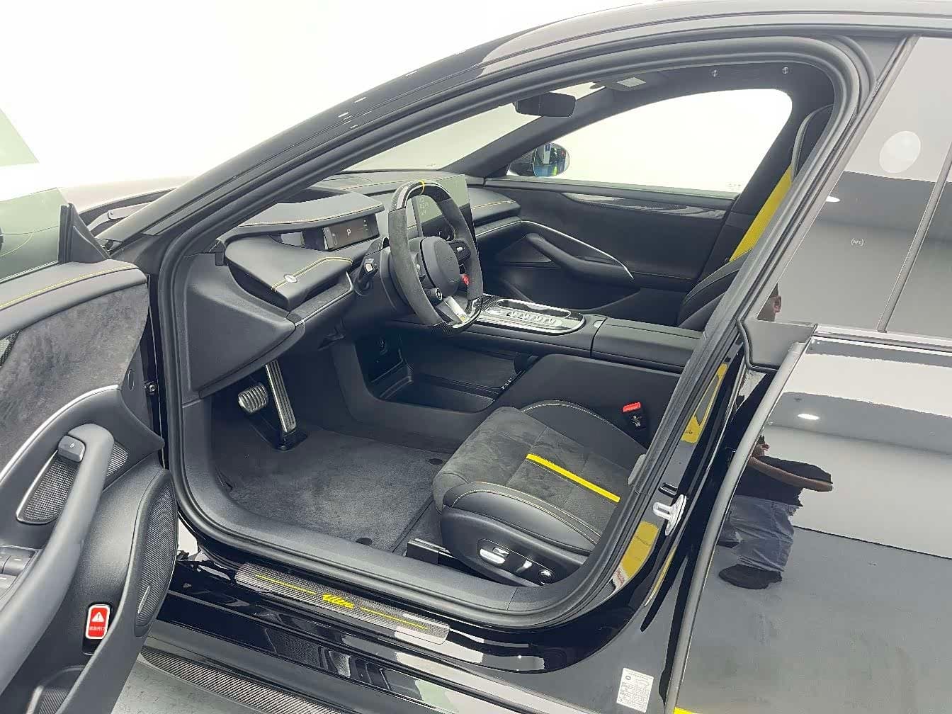 2025 Xiaomi Auto Xiaomi SU7 Ultra Black, 8,500 km, China export – photo 8