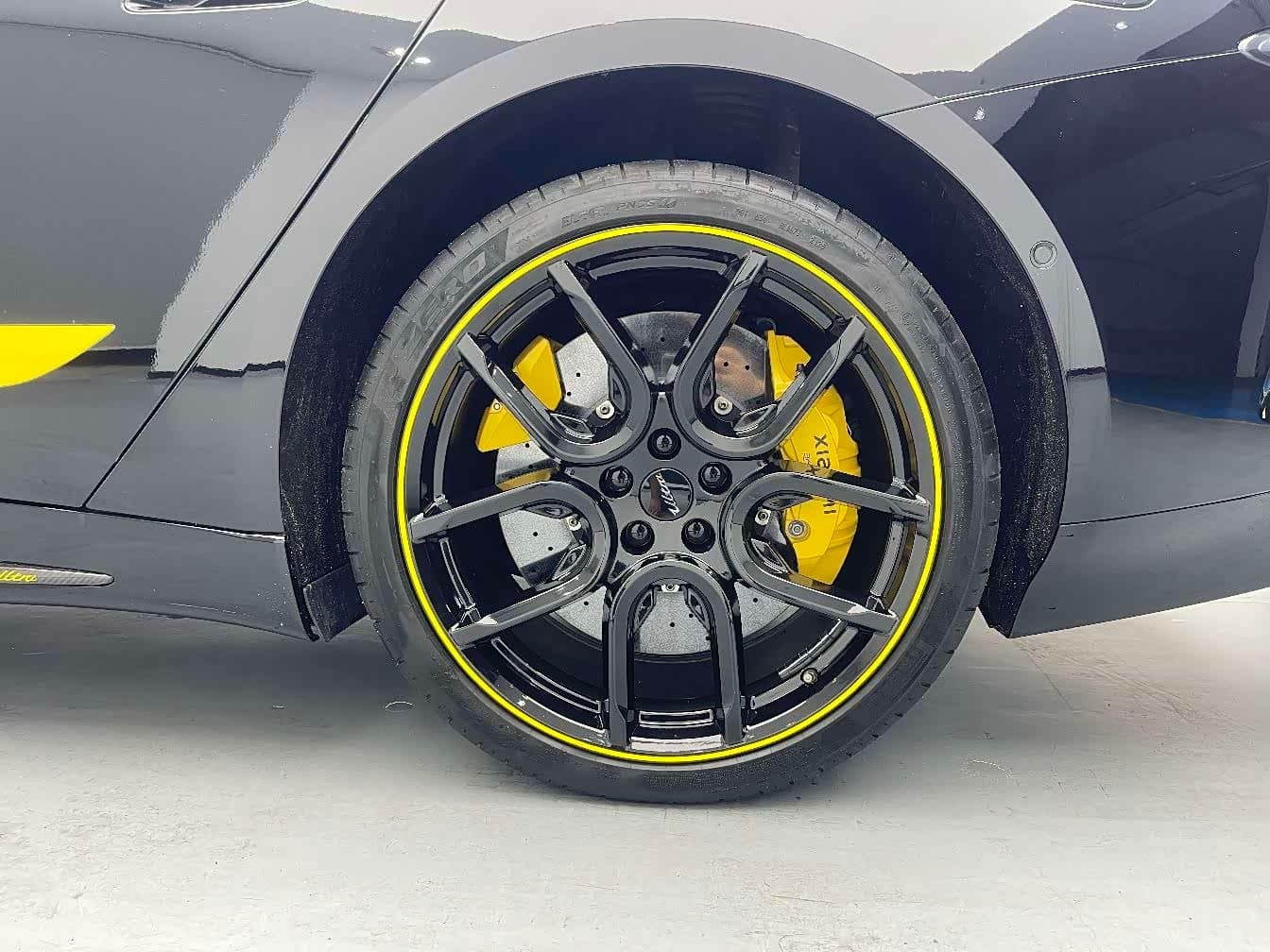 2025 Xiaomi Auto Xiaomi SU7 Ultra Black, 8,500 km, China export – photo 16