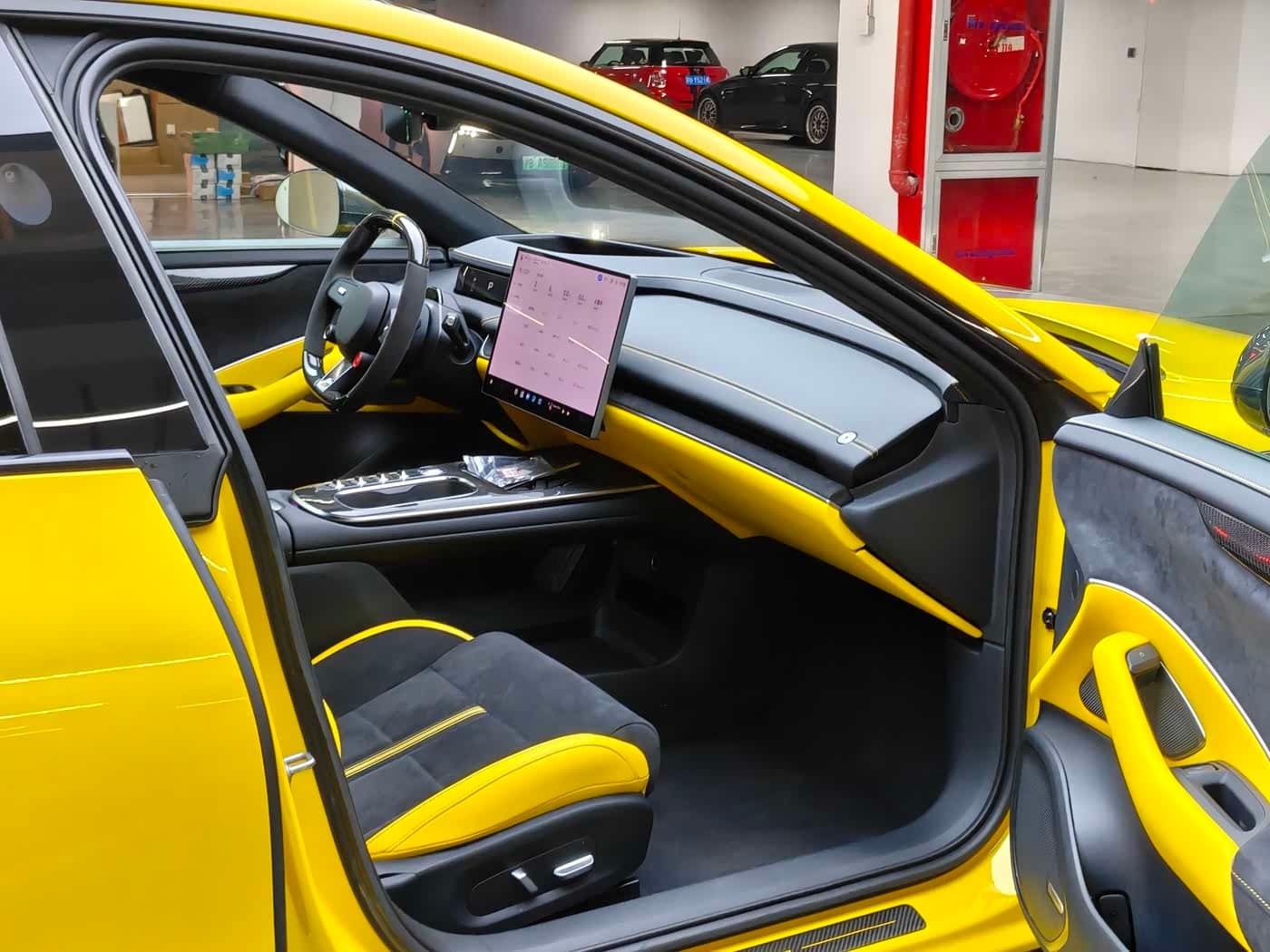 2025 Xiaomi Auto Xiaomi SU7 Ultra Yellow, 13,000 km, China export – photo 17